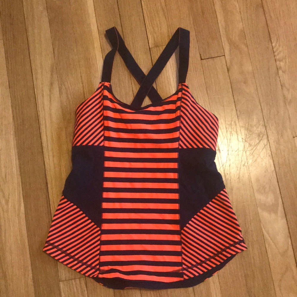 Lululemon workout top, only worn 2-3 times.
